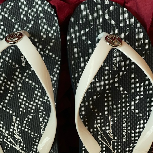 Michael Kors flip flop size 11 brand new color in navy And white - Picture 7 of 7